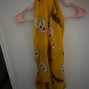 Pittsburgh Steelers Yellow Logo Scarf
